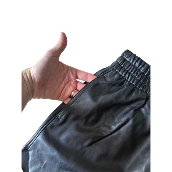 NEW Abercrombie & Fitch Vegan Leather Dolphin Hem Shorts Size XS Black Pull On - Picture 9 of 11